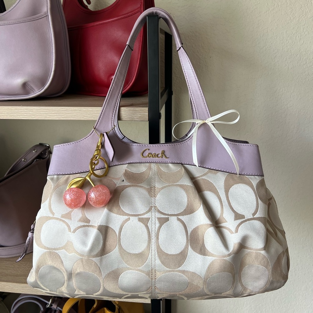 SOLD Y2K Coach Lexi Signature Shoulder Bag 💜✨